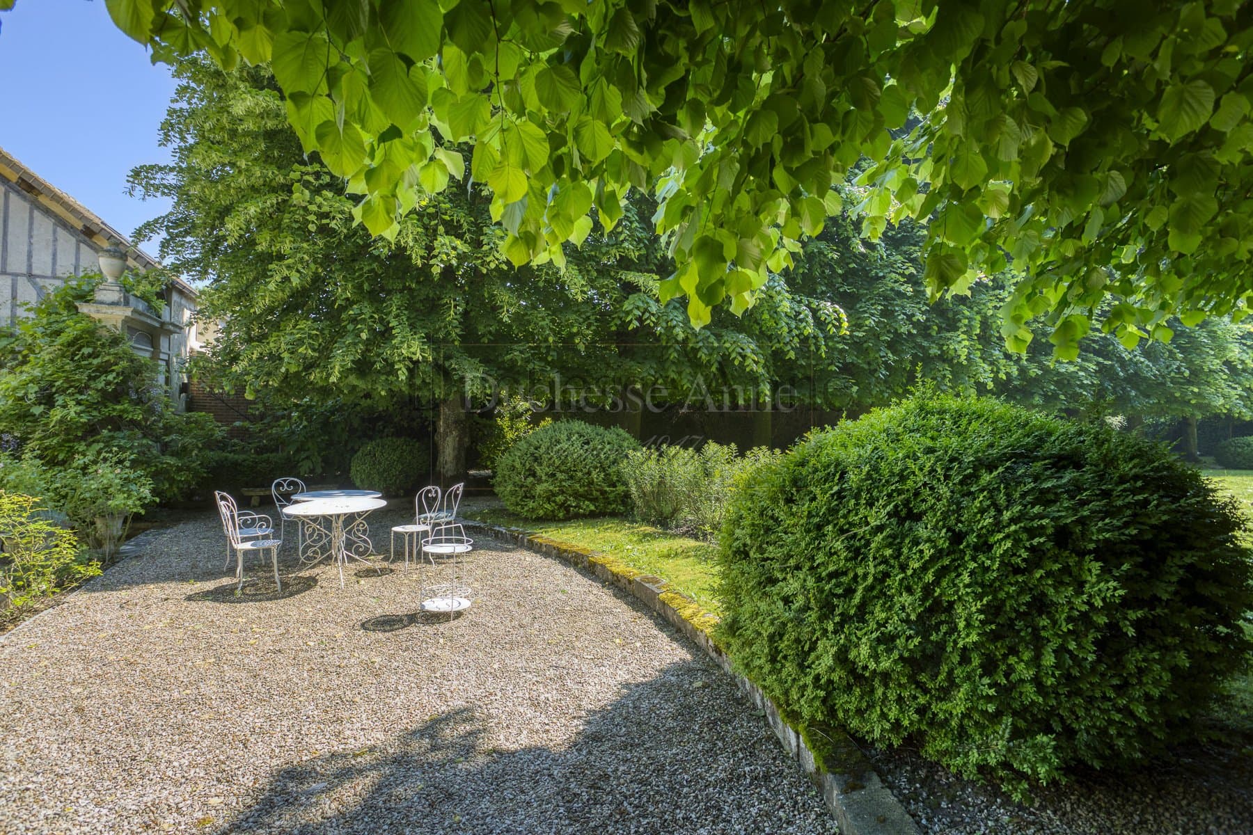 Charming 17th Century Property With Swimming Pool And Landscaped Garden 5