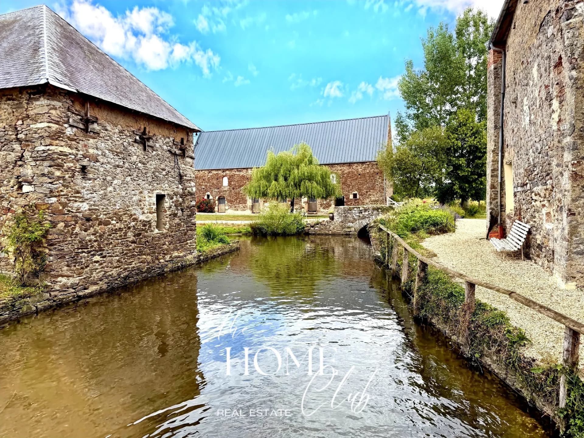 12th Century Property With Guest Cottages And Expansive Park 4