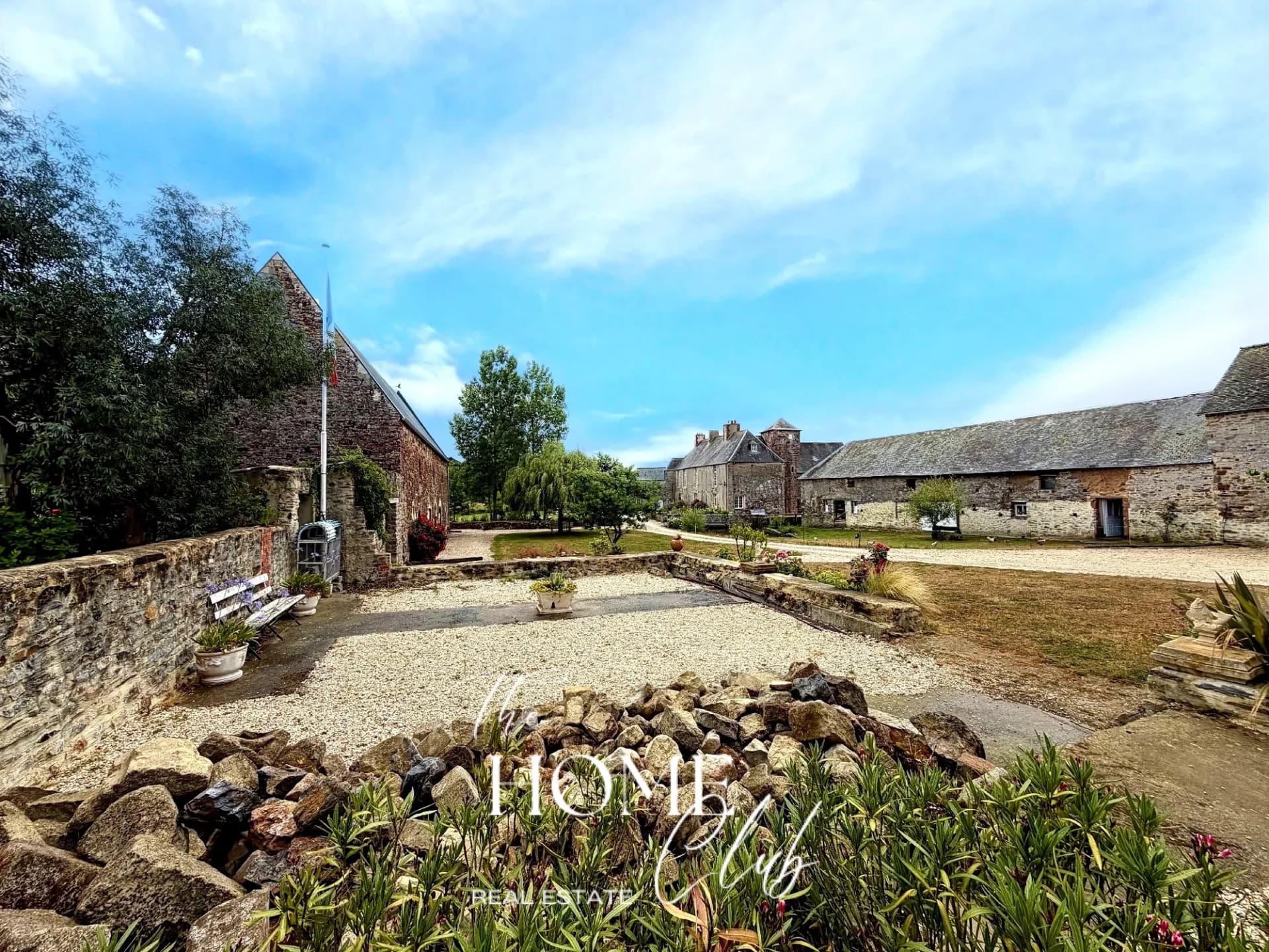 12th Century Property With Guest Cottages And Expansive Park 5