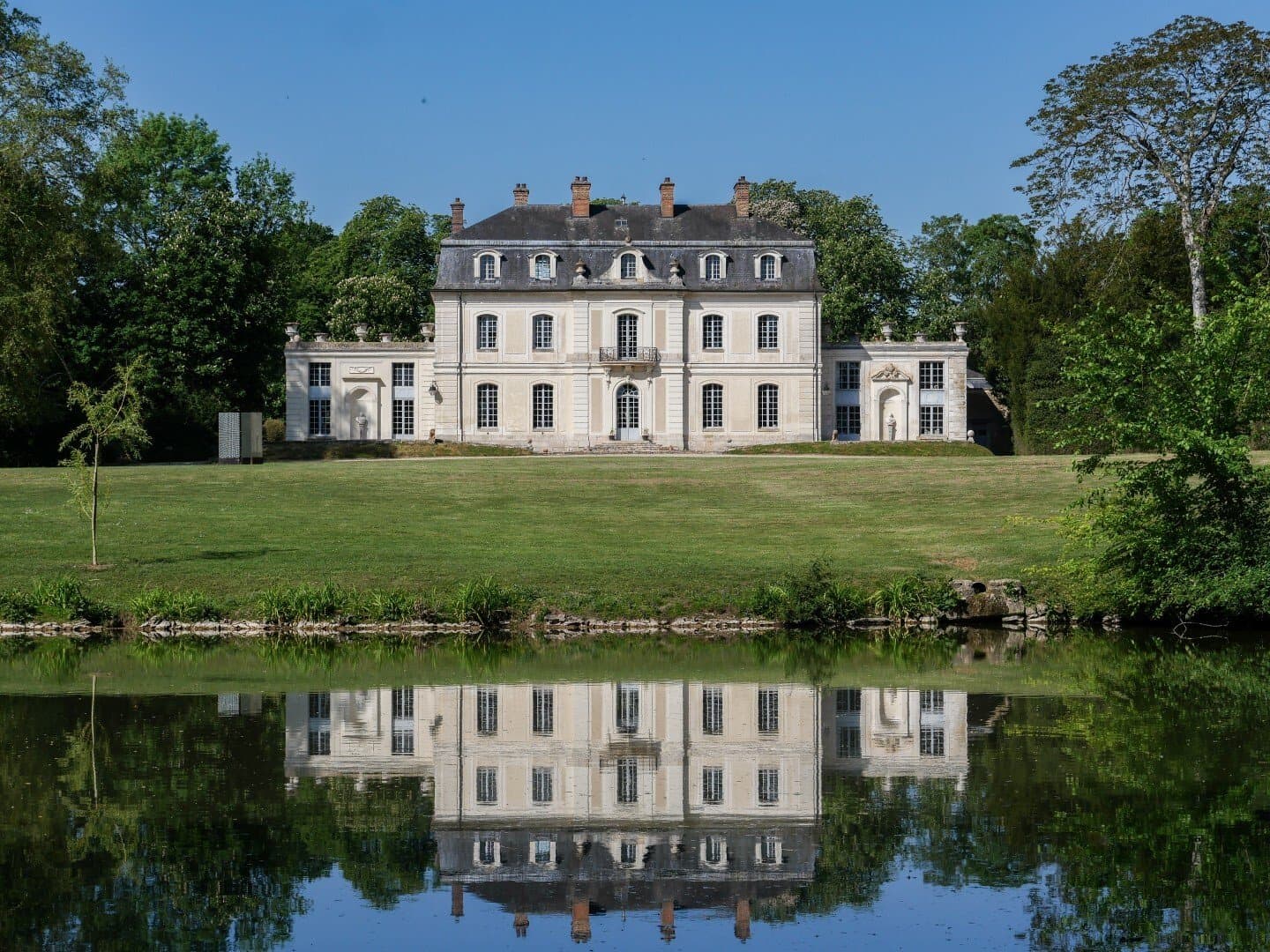 Elegant 18th Century Château Set Within A Historic Romantic Park 2