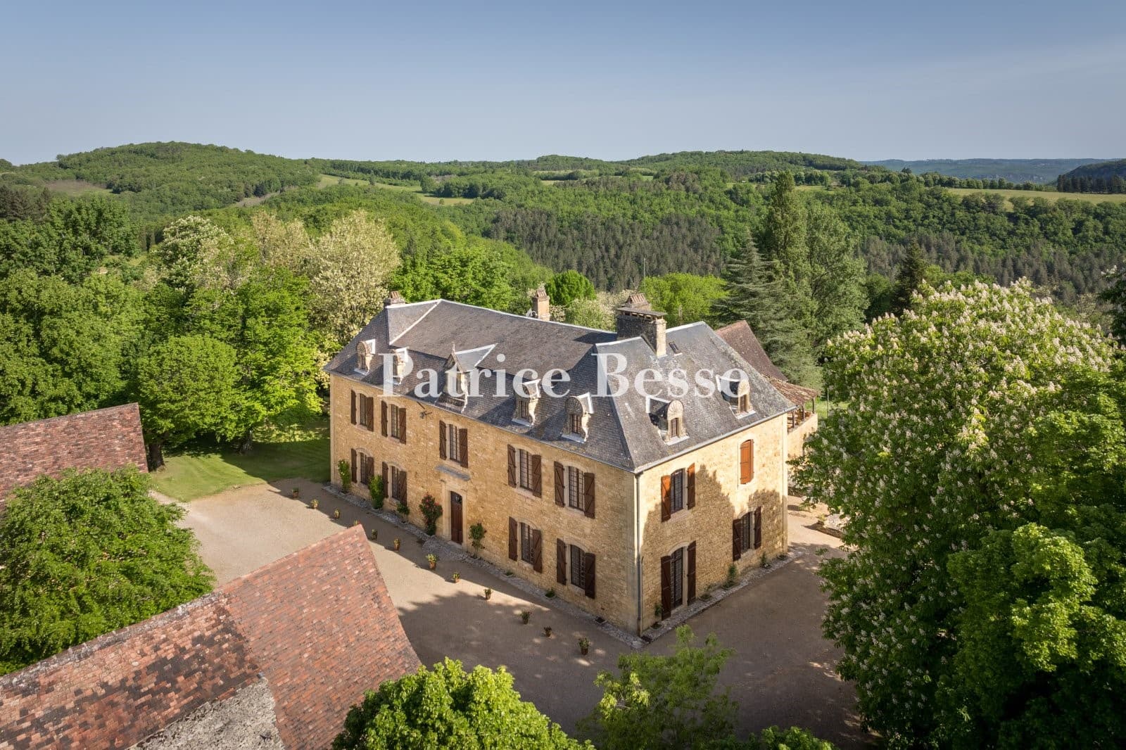 Stunning 17th Century Château With Infinity Pool And Breathtaking Views 4