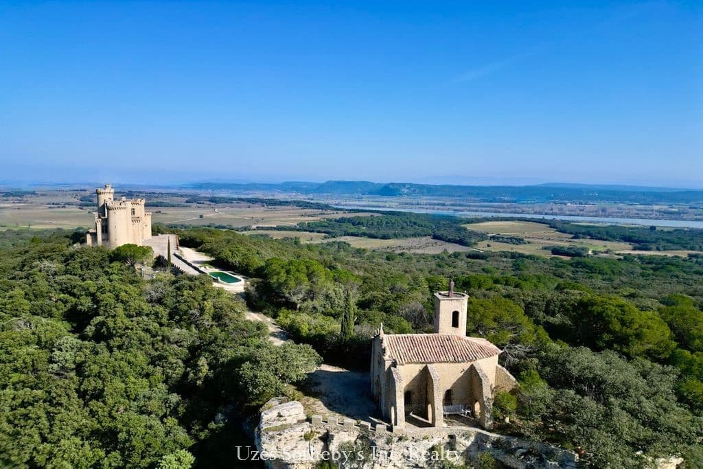 19th Century Castle with Spacious Bedrooms and Terraces