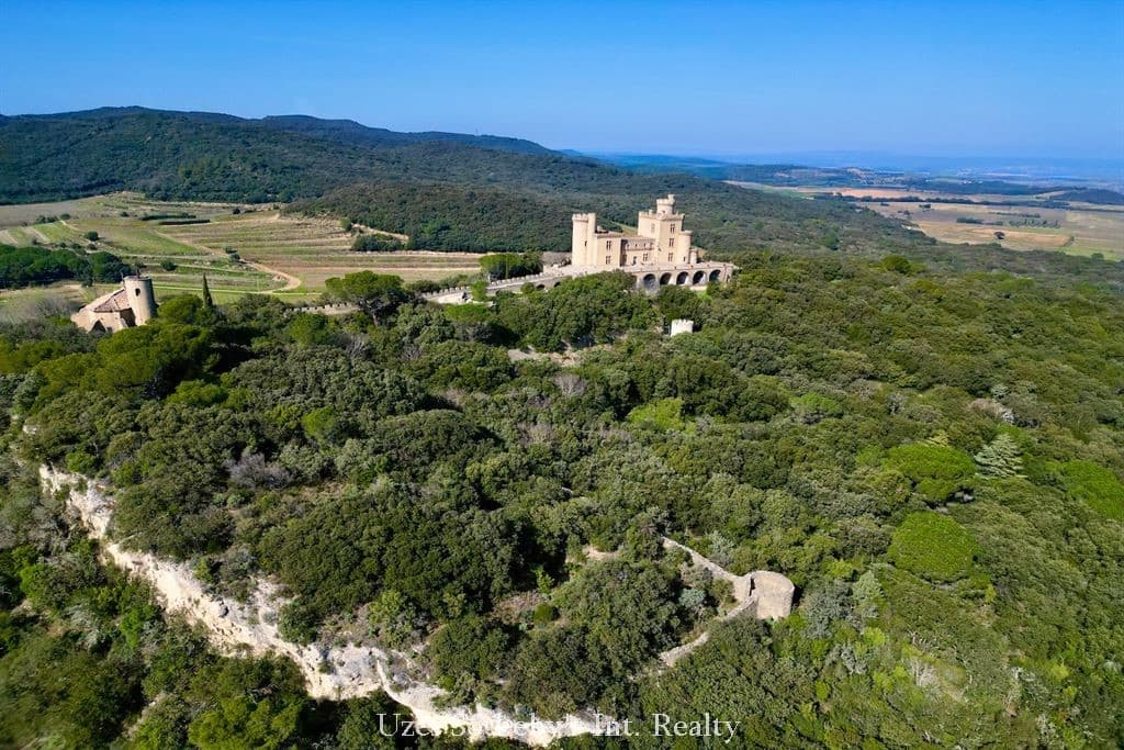 19th Century Castle with Spacious Bedrooms and Terraces 2