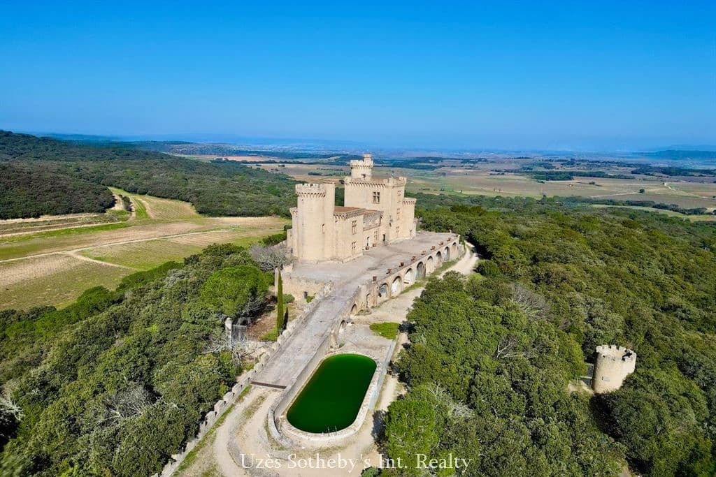 19th Century Castle with Spacious Bedrooms and Terraces 3