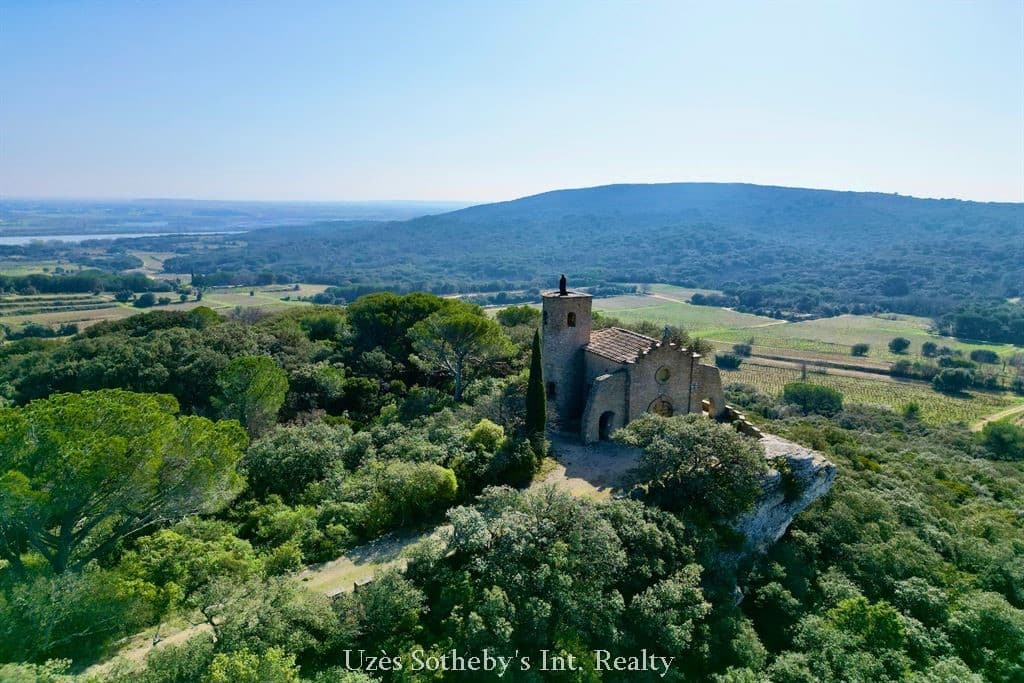 19th Century Castle with Spacious Bedrooms and Terraces 4