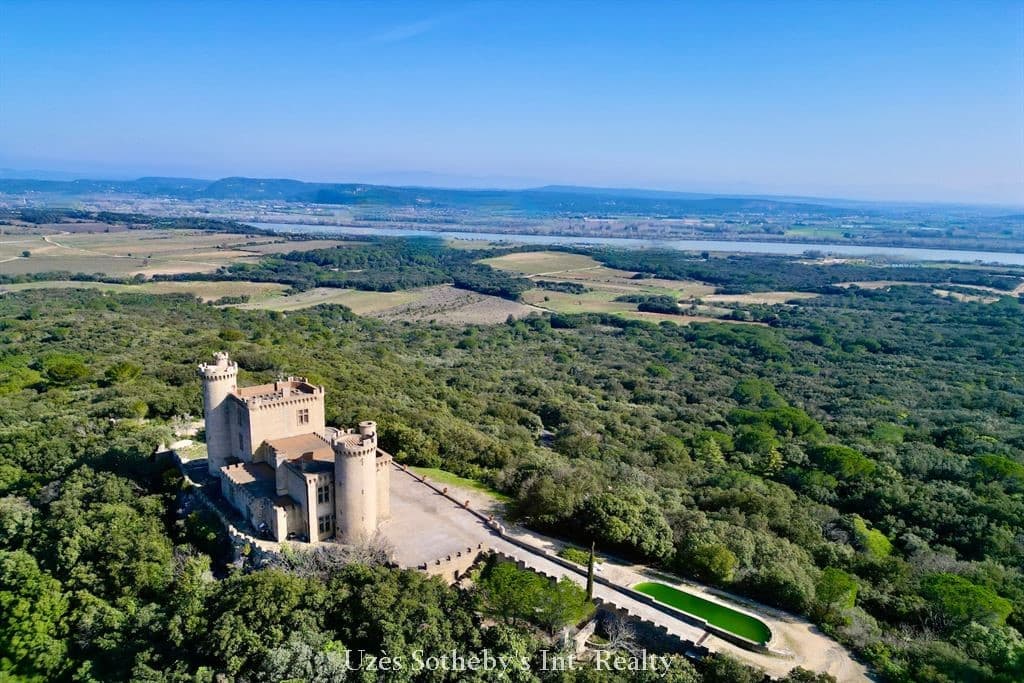19th Century Castle with Spacious Bedrooms and Terraces 5