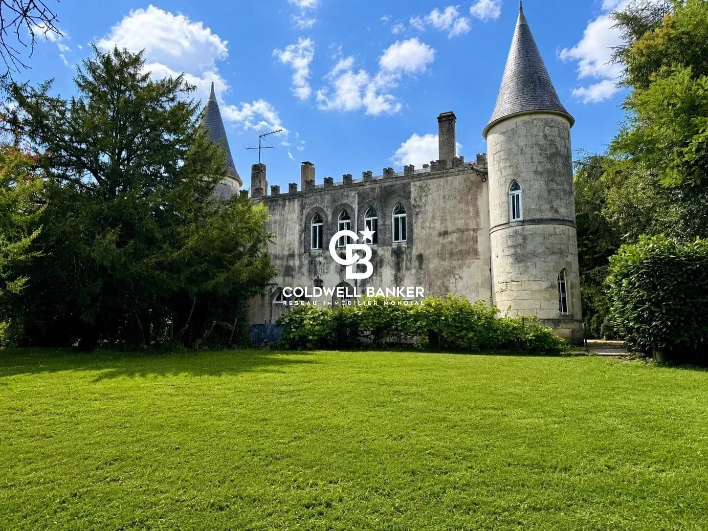 Charming Castle With Six Bedrooms And Swimming Pool 3