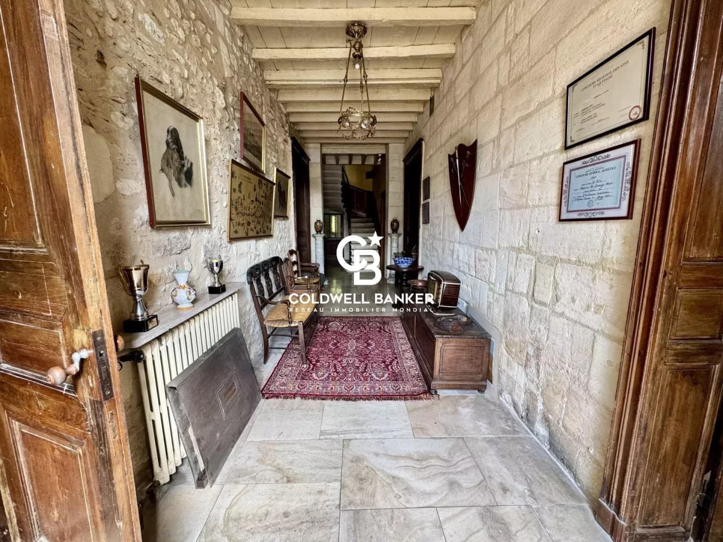 Charming Castle With Six Bedrooms And Swimming Pool 4