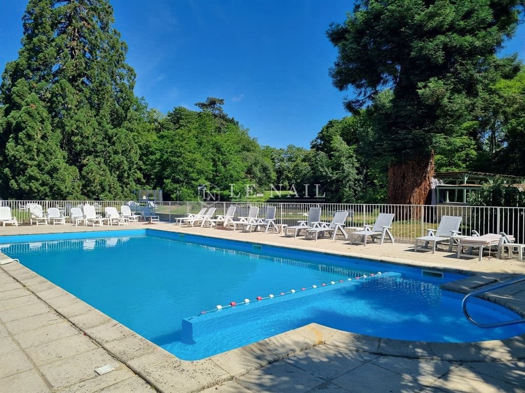 Château with 12 Bedrooms and 8 Bathrooms in a 4.5 Hectare Park 5