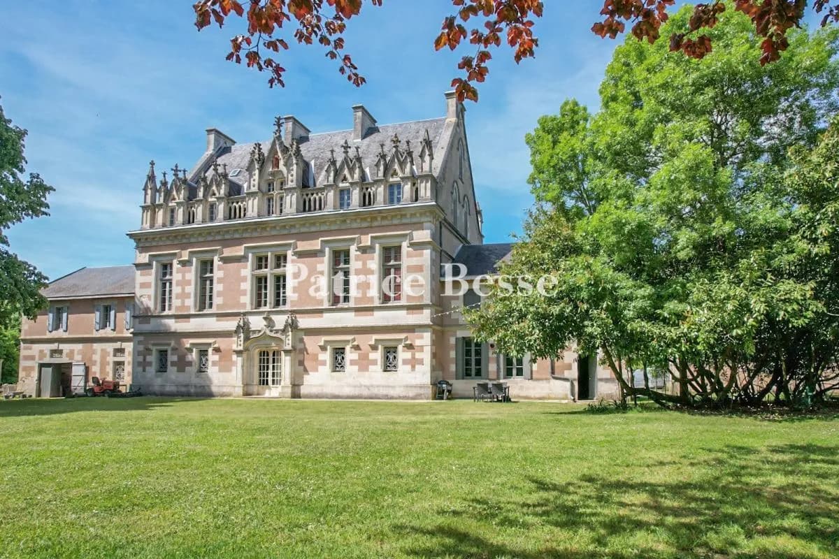 19th Century Château With Grounds And Outbuildings