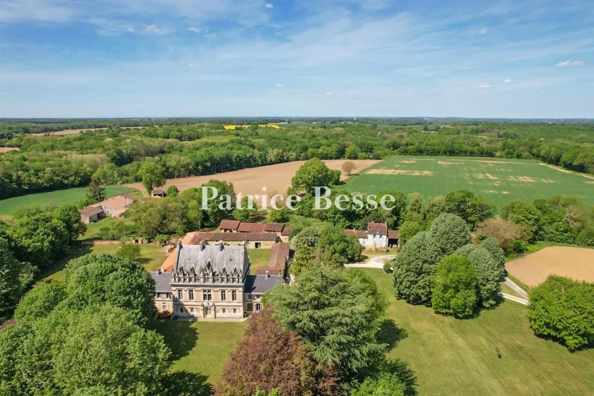 19th Century Château With Grounds And Outbuildings 3