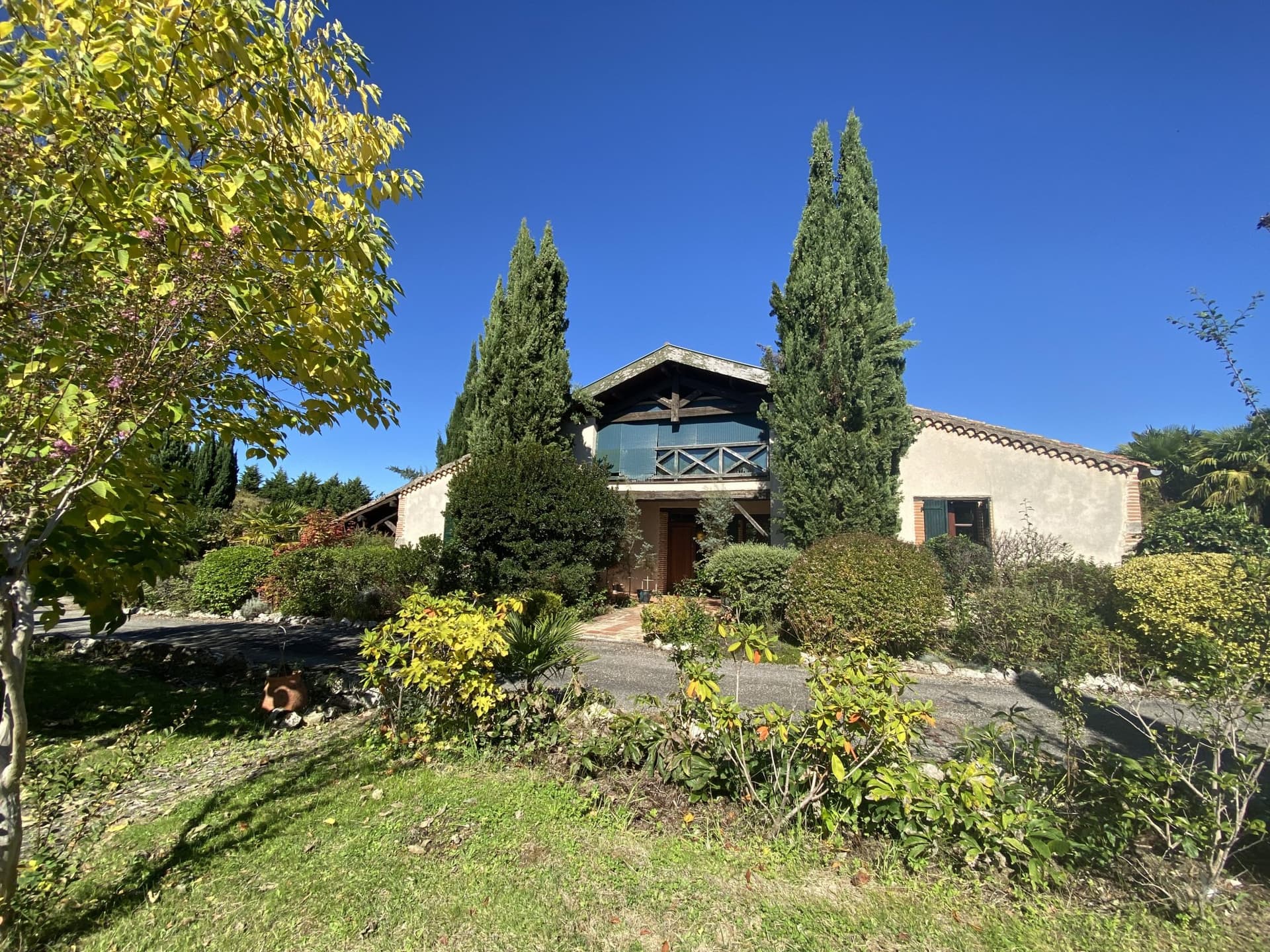 Charming Country House With Guest House, Pool And 13 Acres Of Land 2