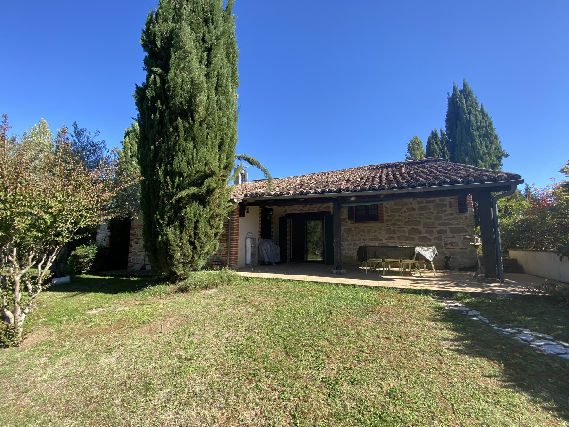 Charming Country House With Guest House, Pool And 13 Acres Of Land 5