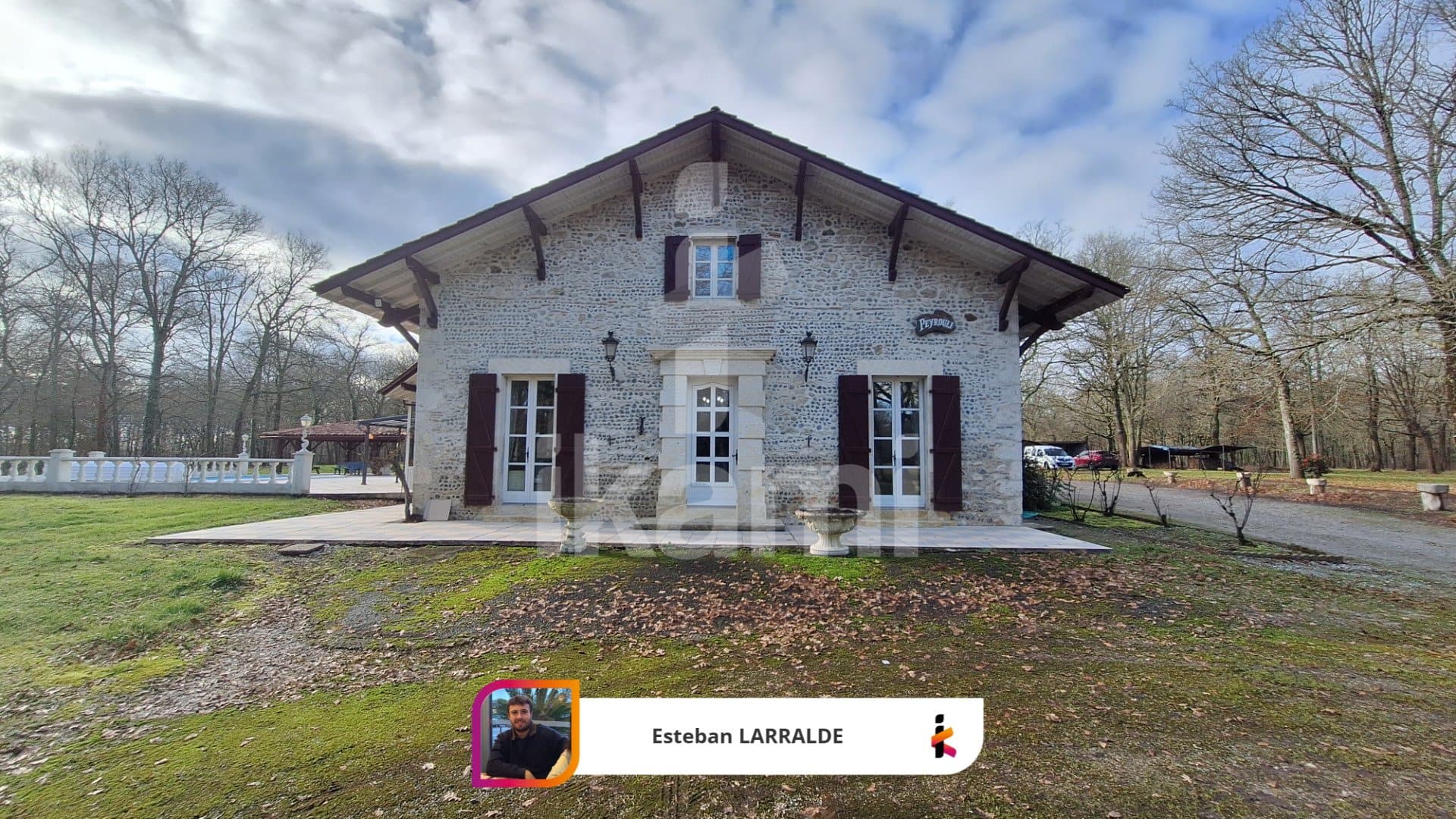 Elegant House with 372 Sqm Living Space in a 4-Hectare Oak Grove — in France