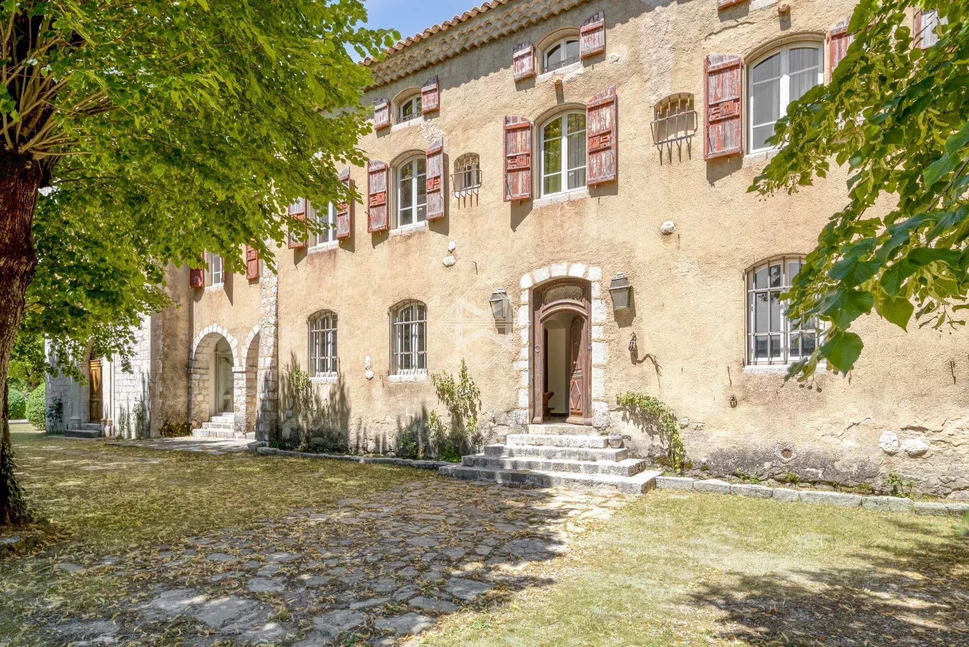 16th Century Château With Private Chapel And 18 Hectare Estate