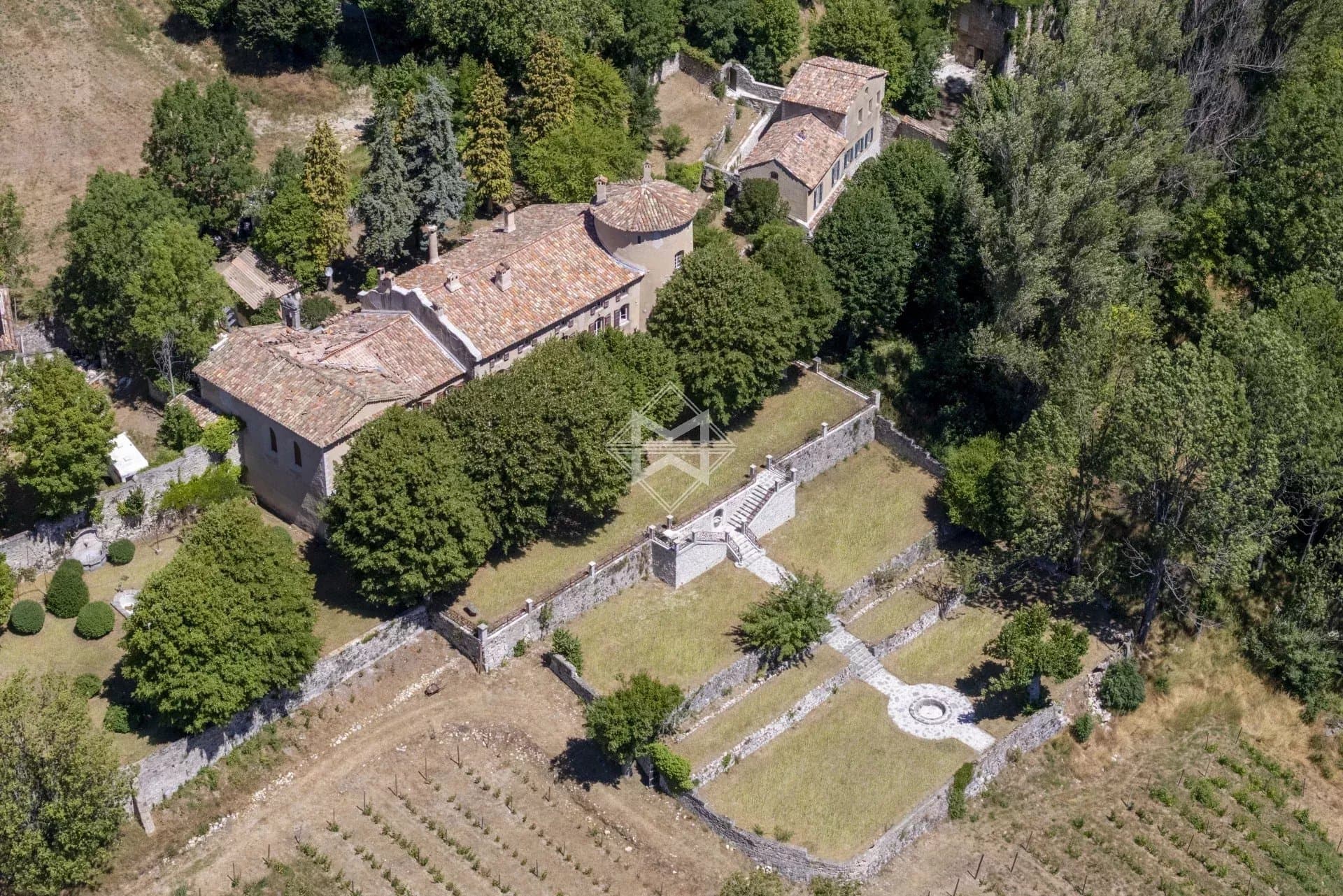 16th Century Château With Private Chapel And 18 Hectare Estate 4