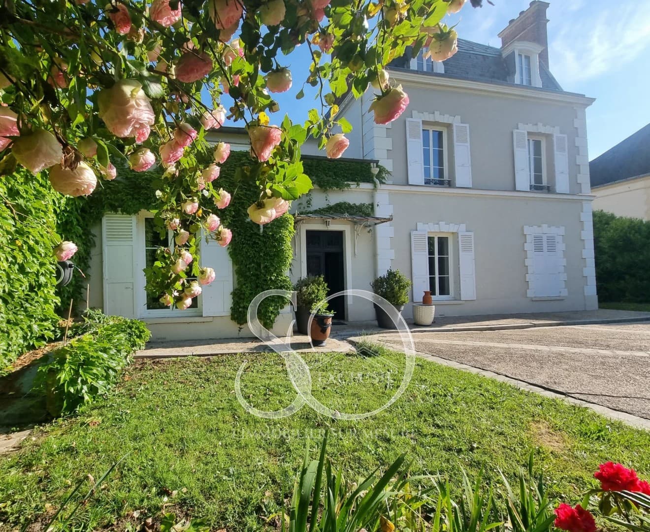 Charming 18th Century Castle With Terrace — in Île-de-France, France
