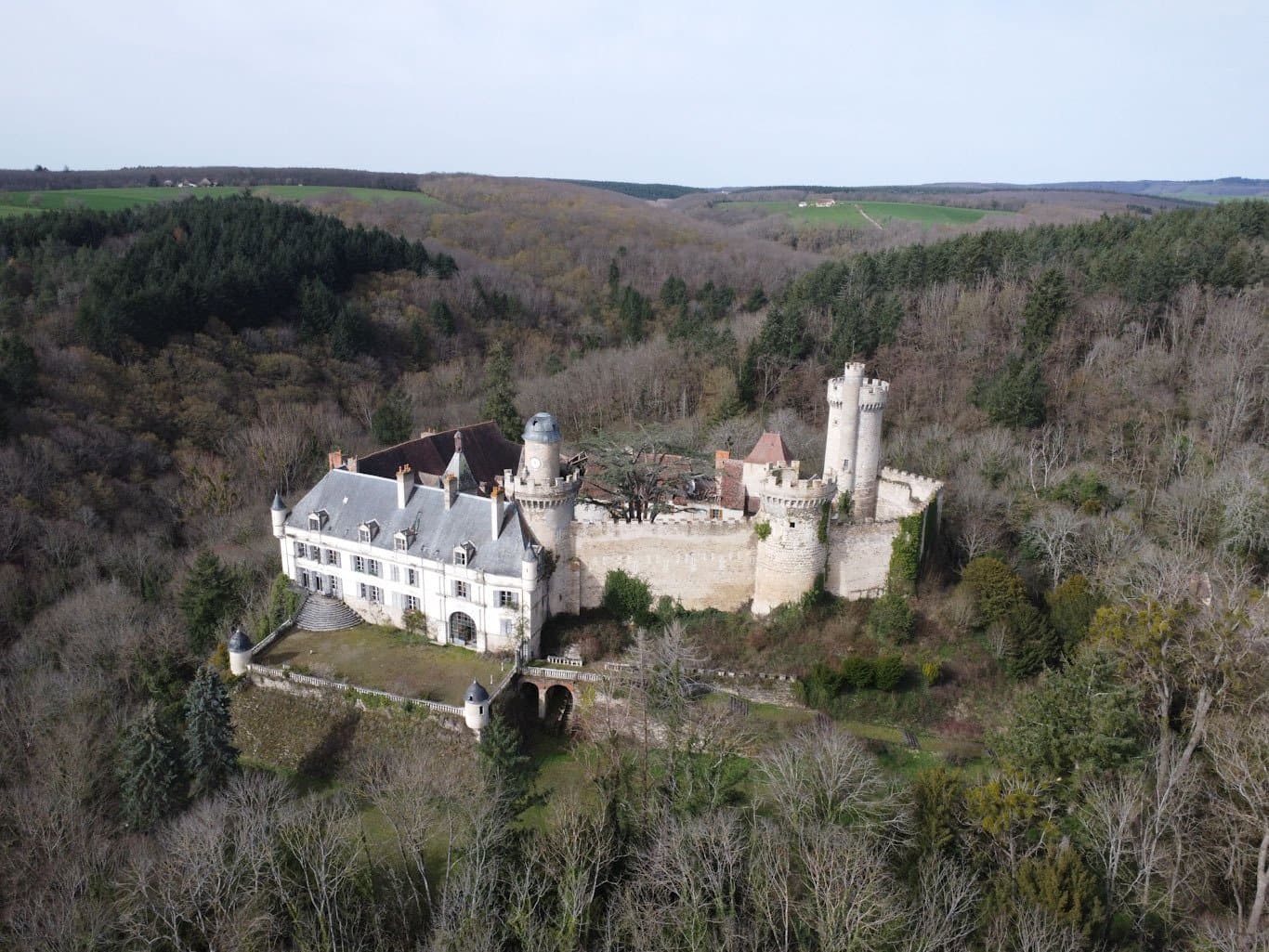 Historic Fortress of Veauce with 8.3 Hectares and Rich History 4