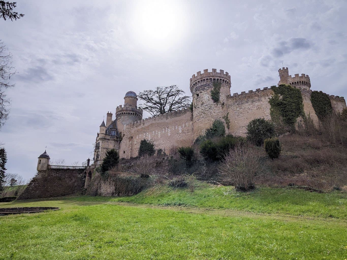 Historic Fortress of Veauce with 8.3 Hectares and Rich History 2