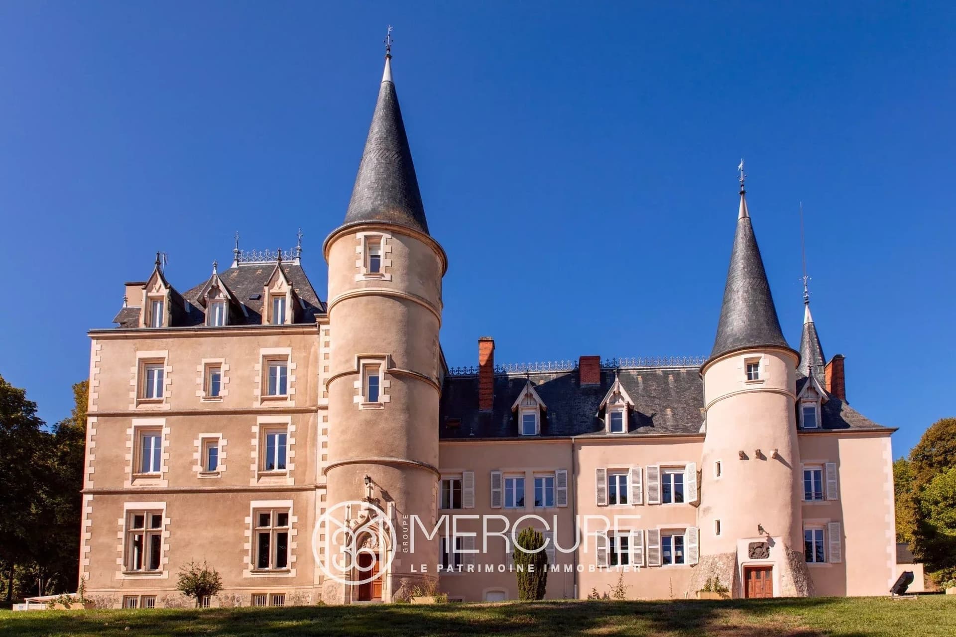 Prestigious Château With Equestrian Facilities Near Vichy 2
