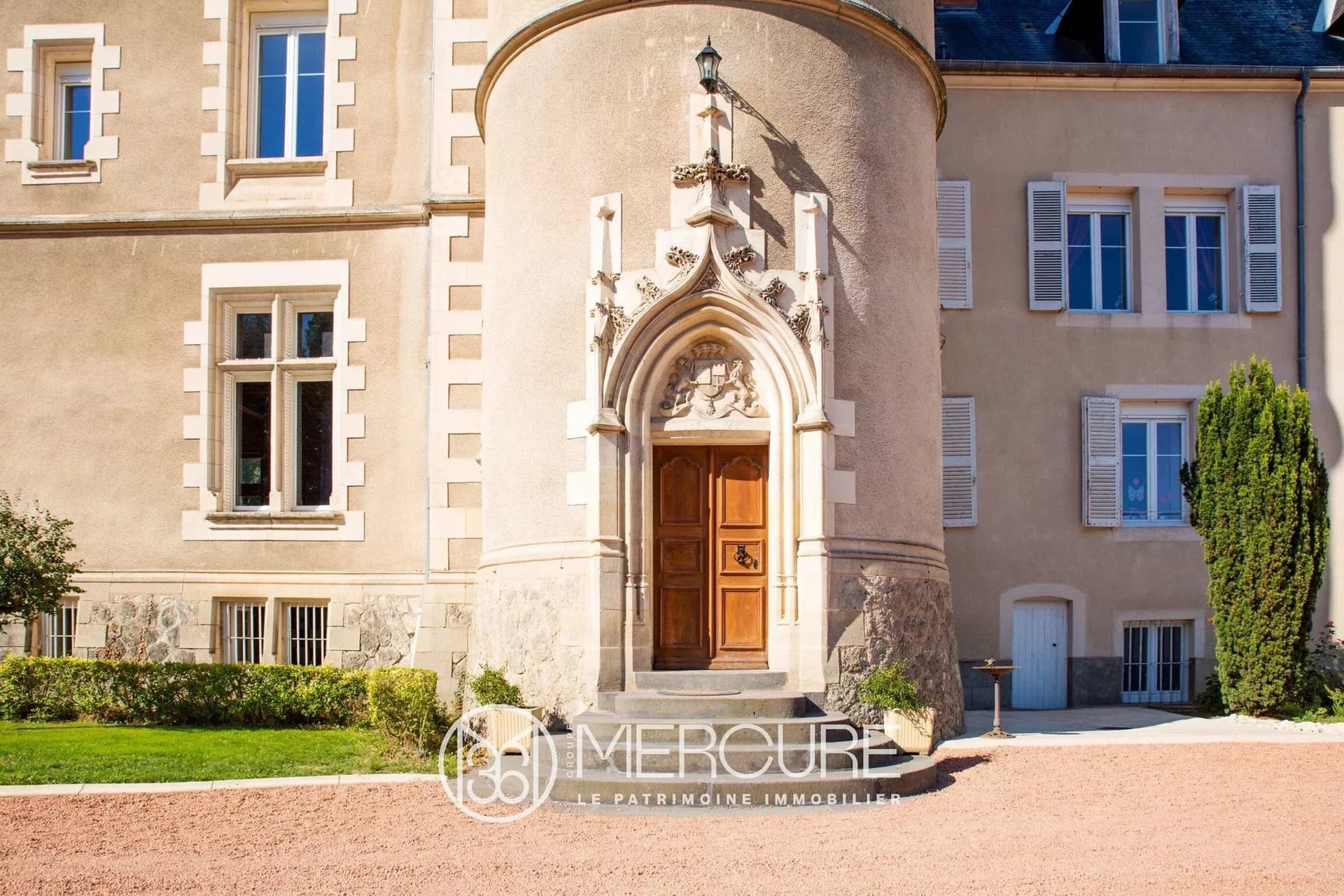 Prestigious Château With Equestrian Facilities Near Vichy 4
