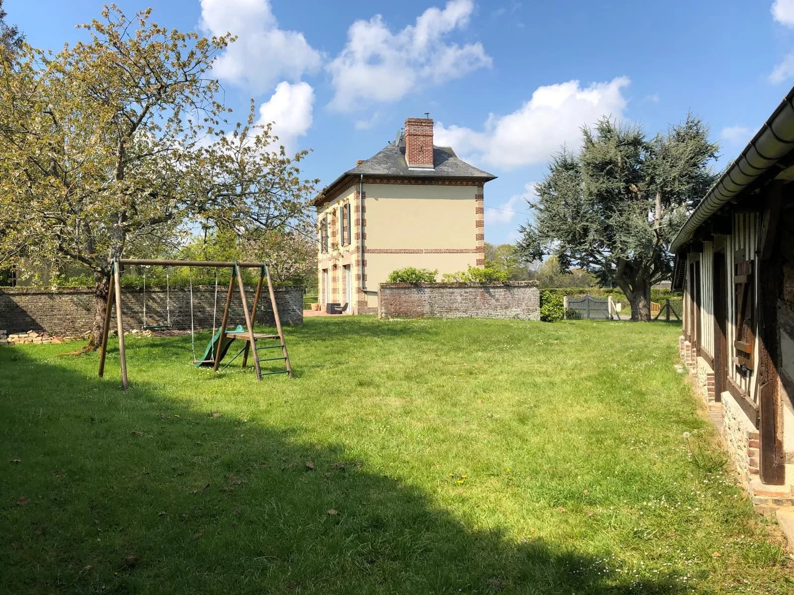 Charming Presbytery with Landscaped Park and Dependency 3