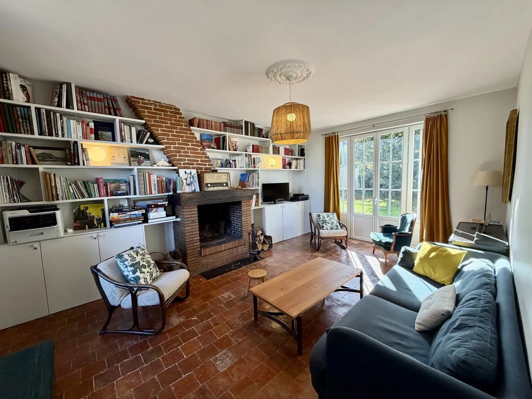 Charming Presbytery with Landscaped Park and Dependency 4