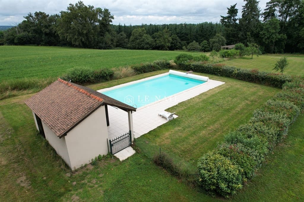 Charming 18th Century Château With Extensive Grounds And Outbuildings 3