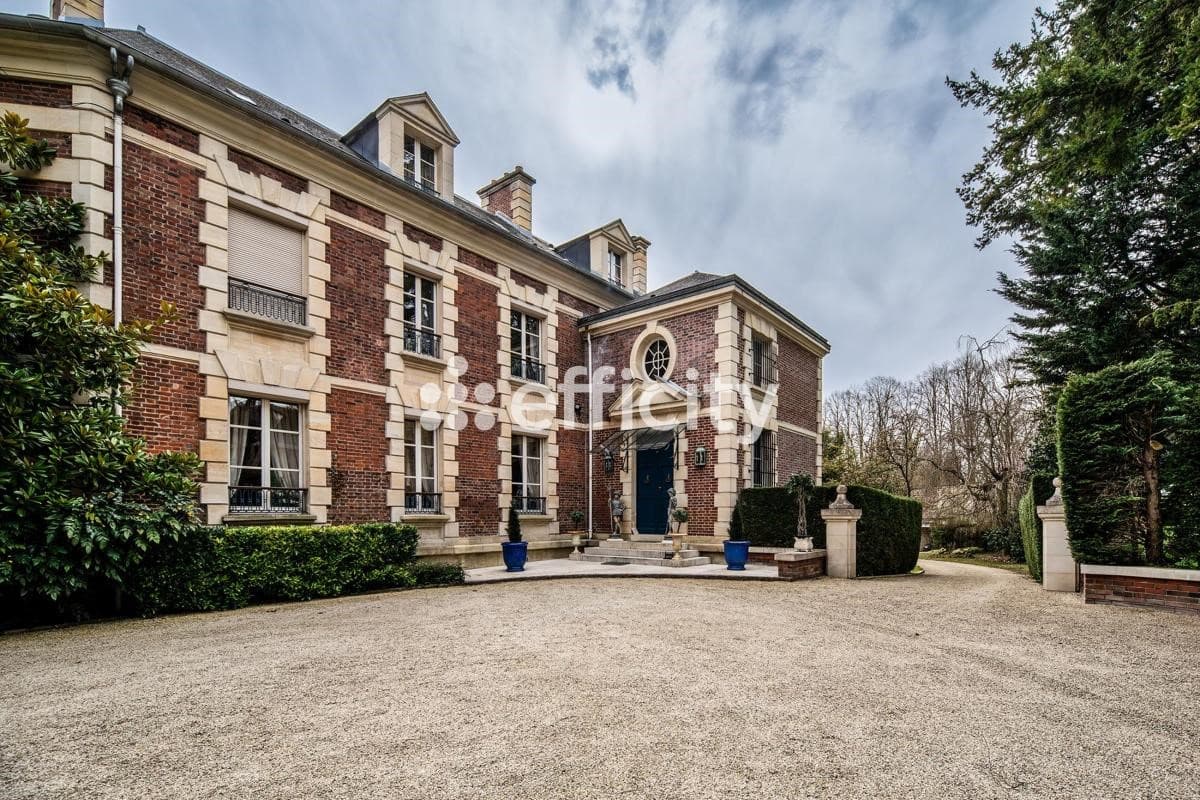 Exceptional 19th Century Castle With French-style Garden And Tennis Court 4