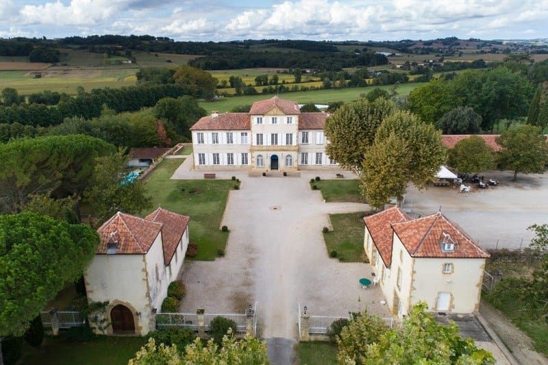 Elegant 18th-19th Century Château With Panoramic Views And 70 Hectares 4