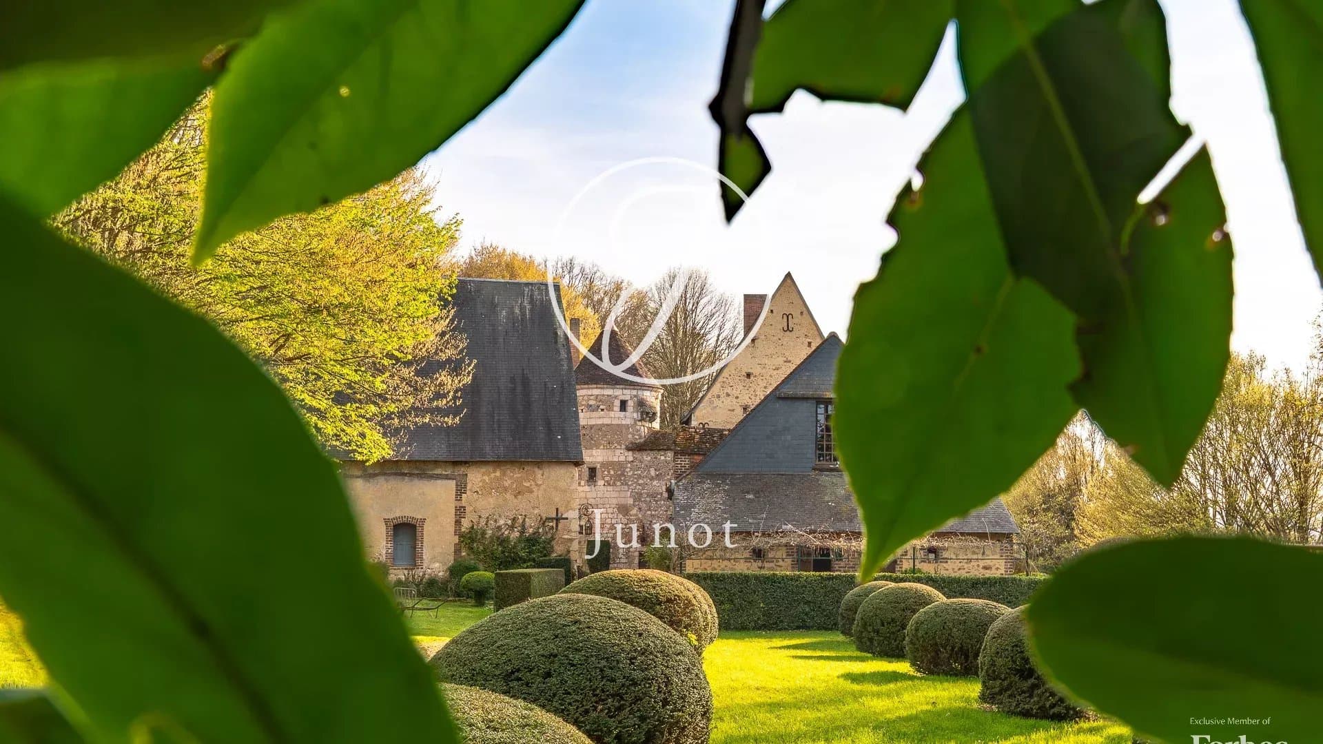 Historic Château with Medieval Tower and Swimming Pool 5