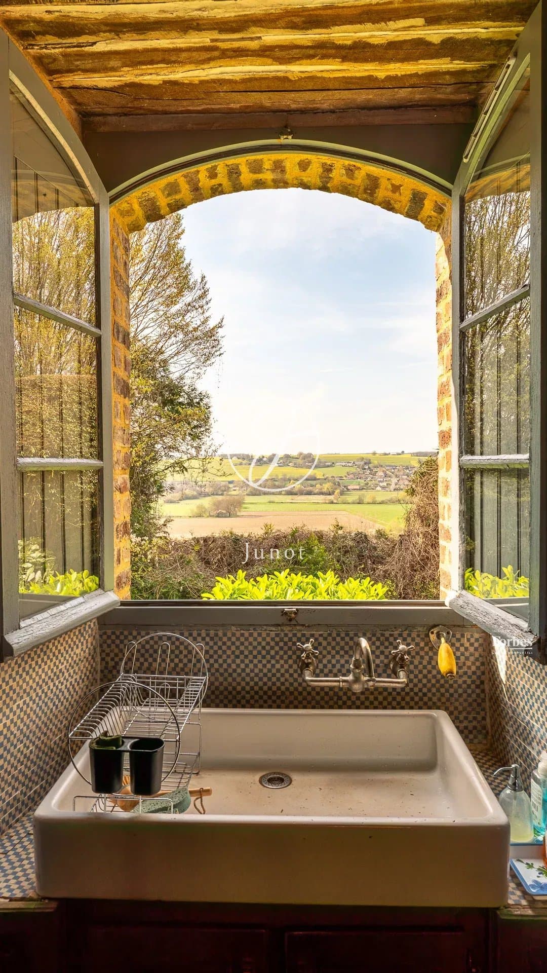 Historic Château with Medieval Tower and Swimming Pool 4