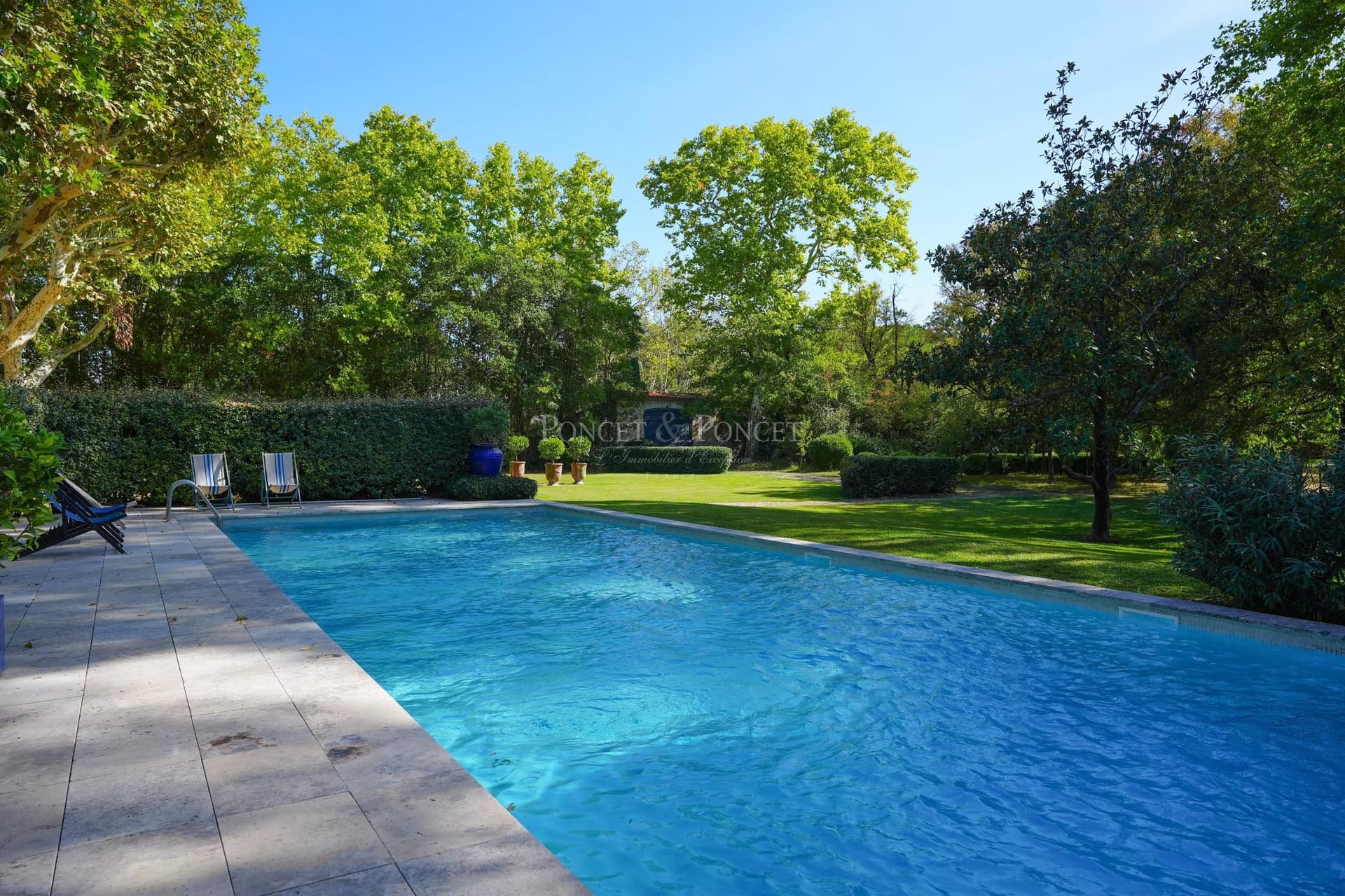 Historic Château With Expansive Park And Swimming Pool
