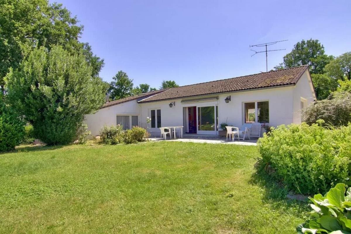 Ranch 140.0 Sqm 4 Bedrooms With Lake Views In Château De Clairis Estate 3