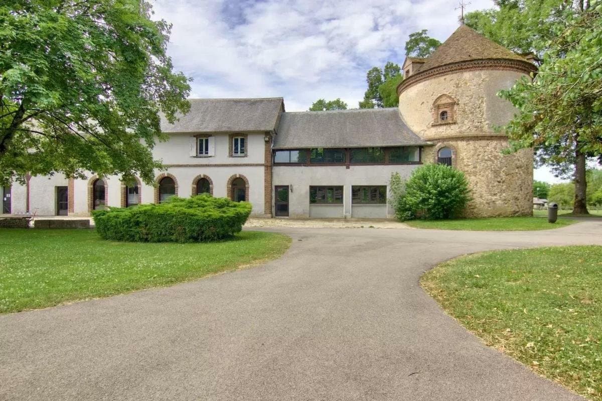 Ranch 140.0 Sqm 4 Bedrooms With Lake Views In Château De Clairis Estate 4