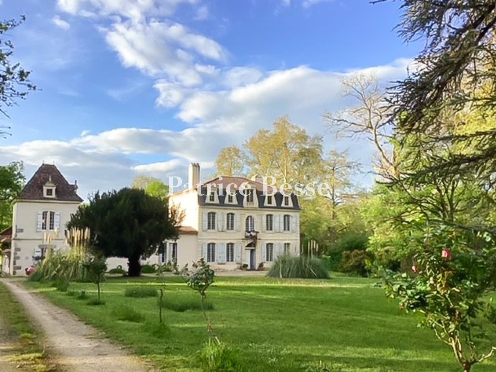 Charming 18th Century Castle With 4 Hectares Of Grounds — in Lot-et-Garonne, France