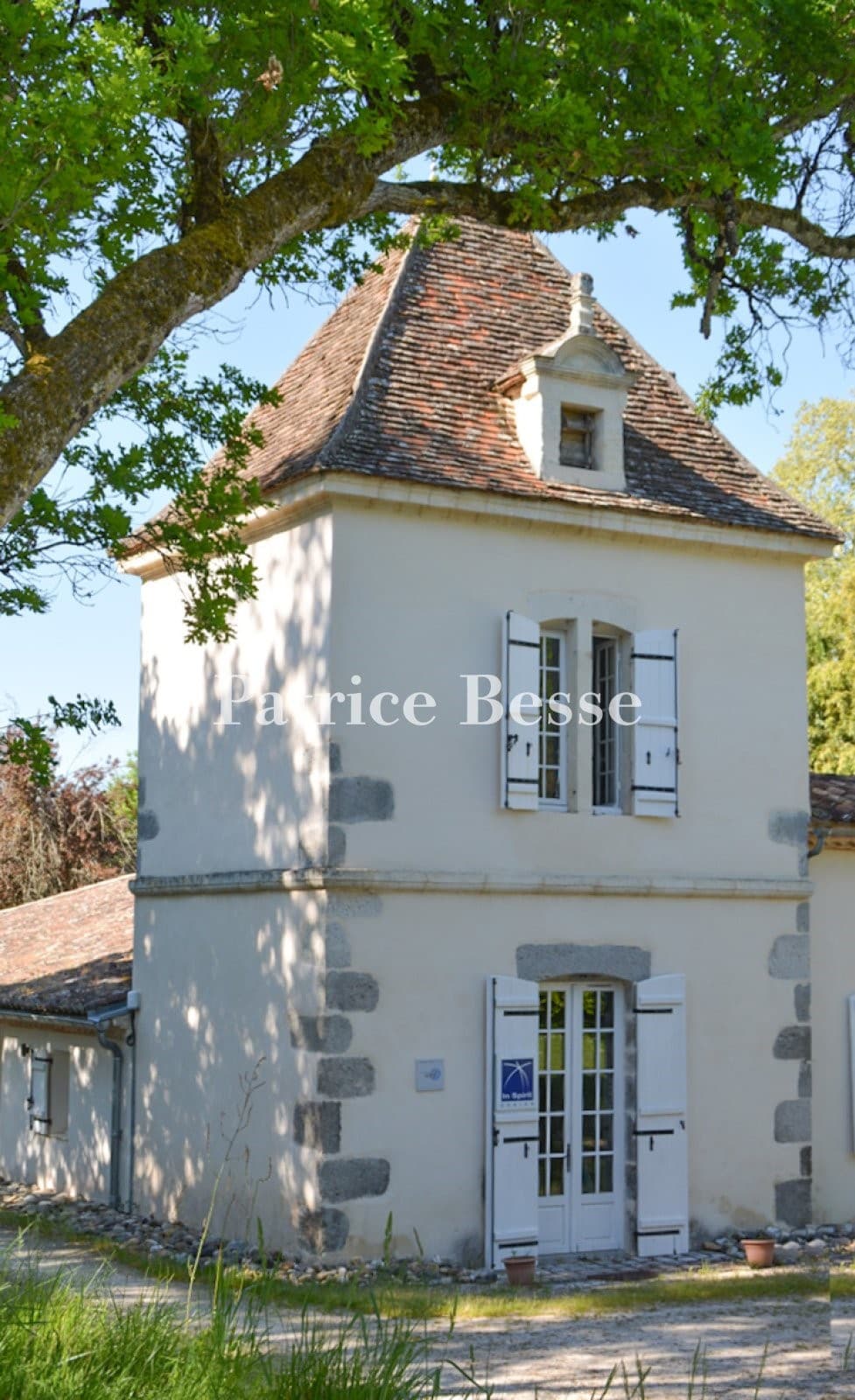 Charming 18th Century Castle With 4 Hectares Of Grounds 3
