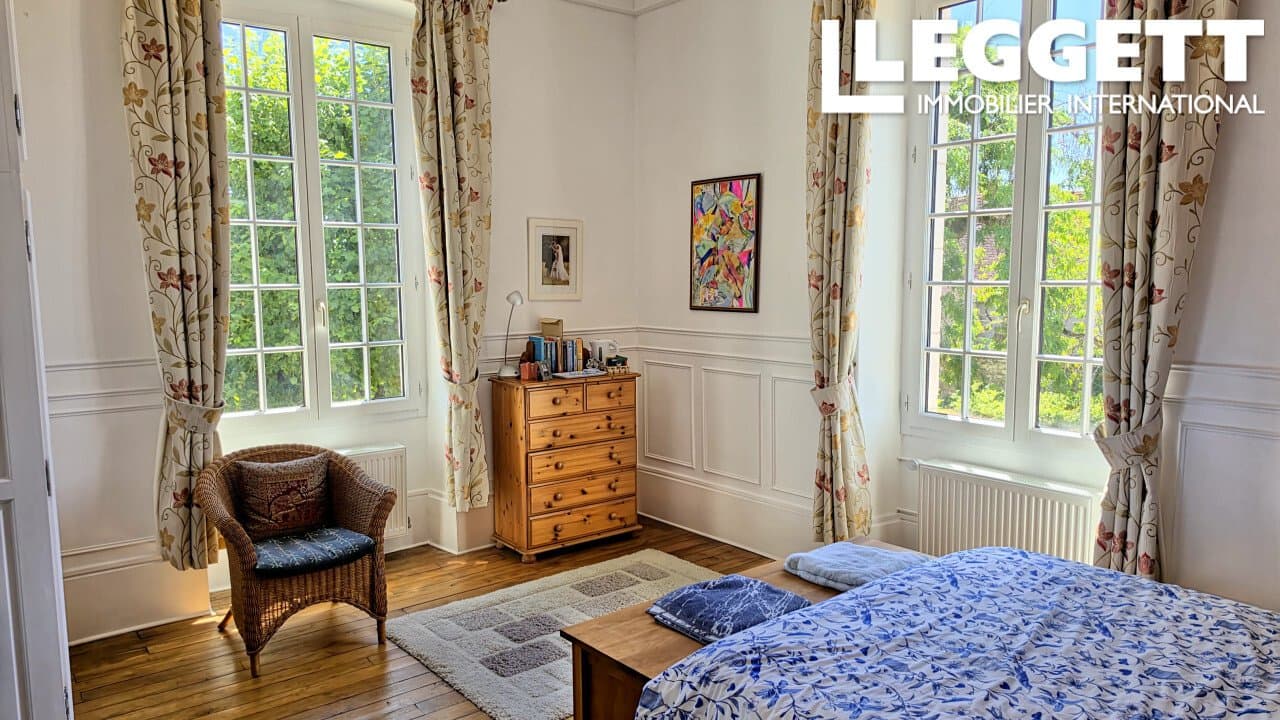 Elegant 19th Century Maison De Maître With Pool And Walled Garden 5
