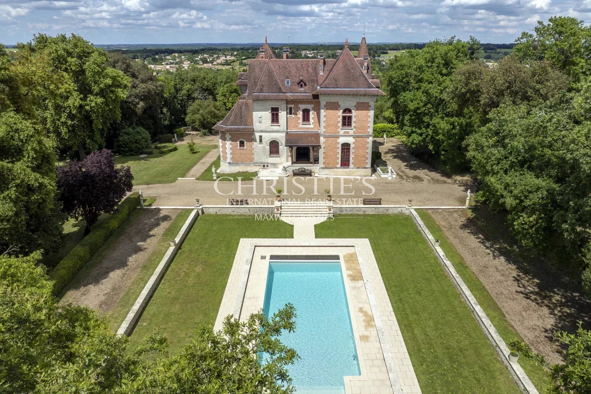 Stunning 19th Century Château With Heated Pool And Panoramic Views 3