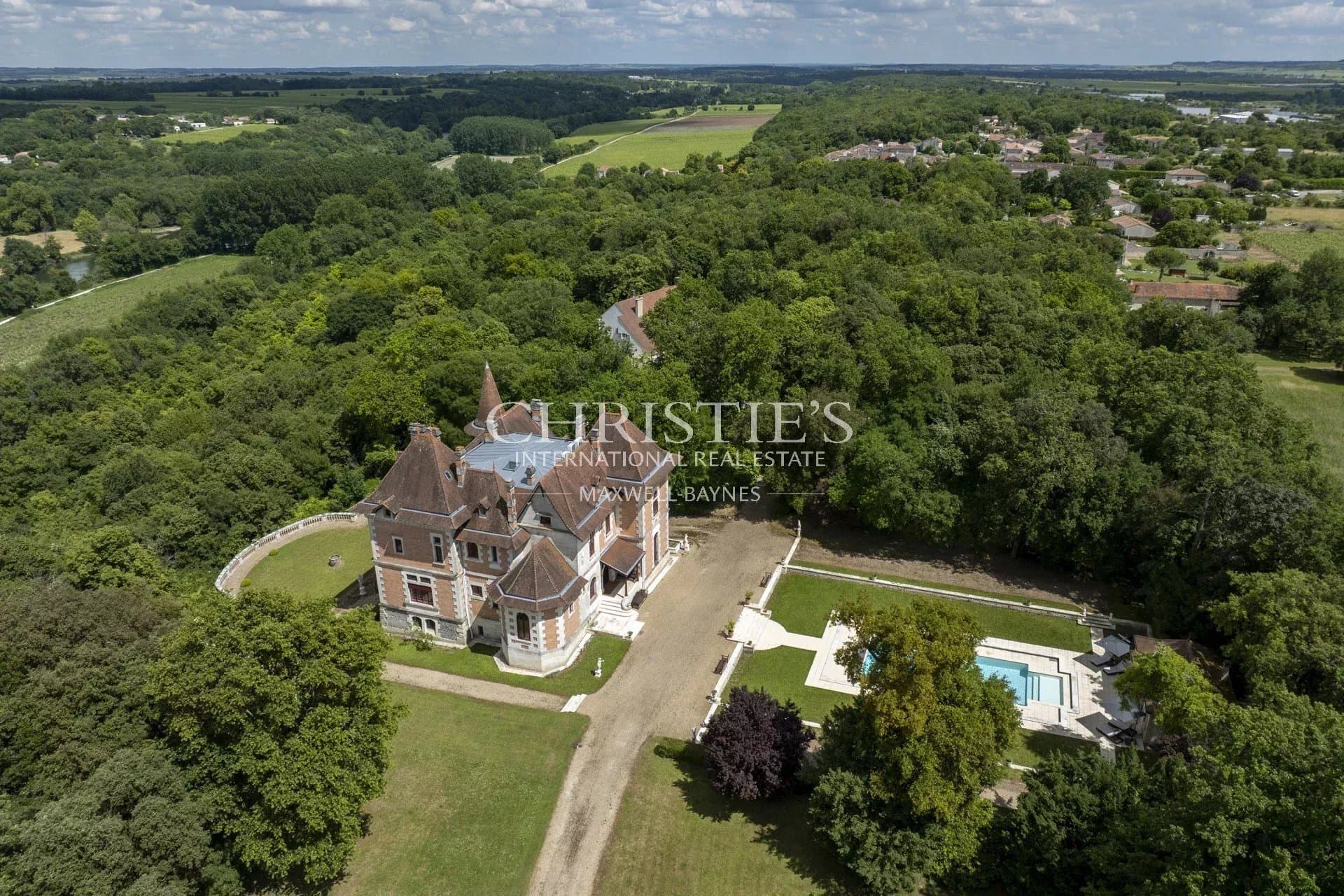 Stunning 19th Century Château With Heated Pool And Panoramic Views 4