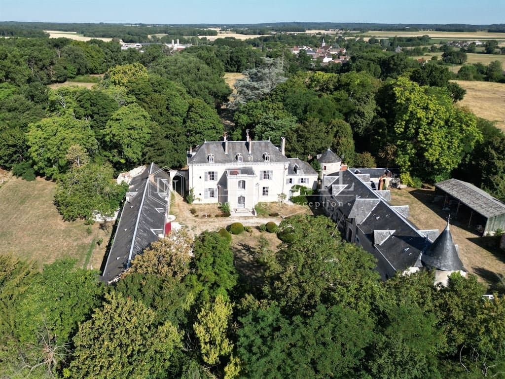 Elegant 18th Century Château With Guesthouse And Stables In The Brenne Region 5