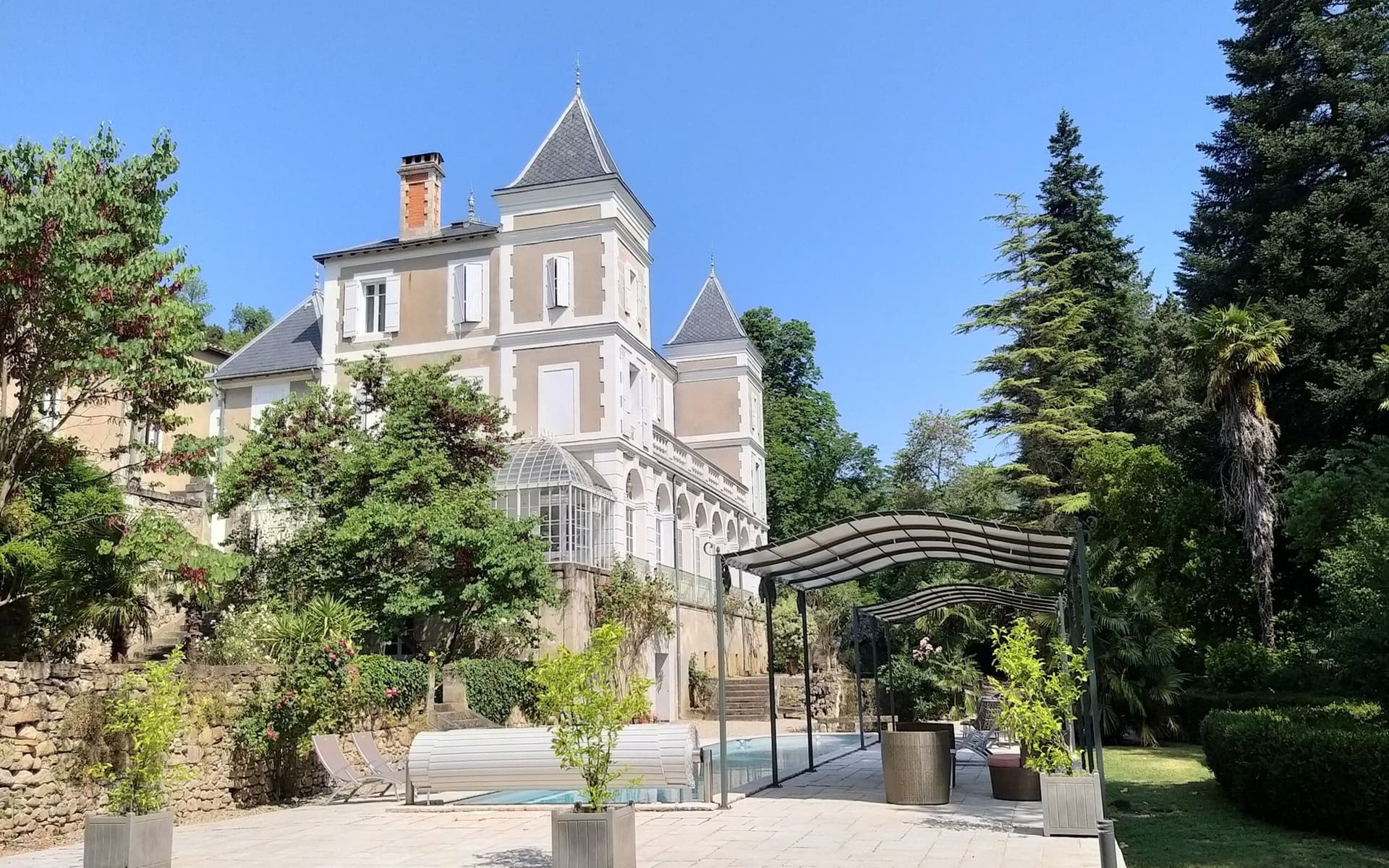 Stunning 17th Century Château With Extensive Grounds And Event Potential 3