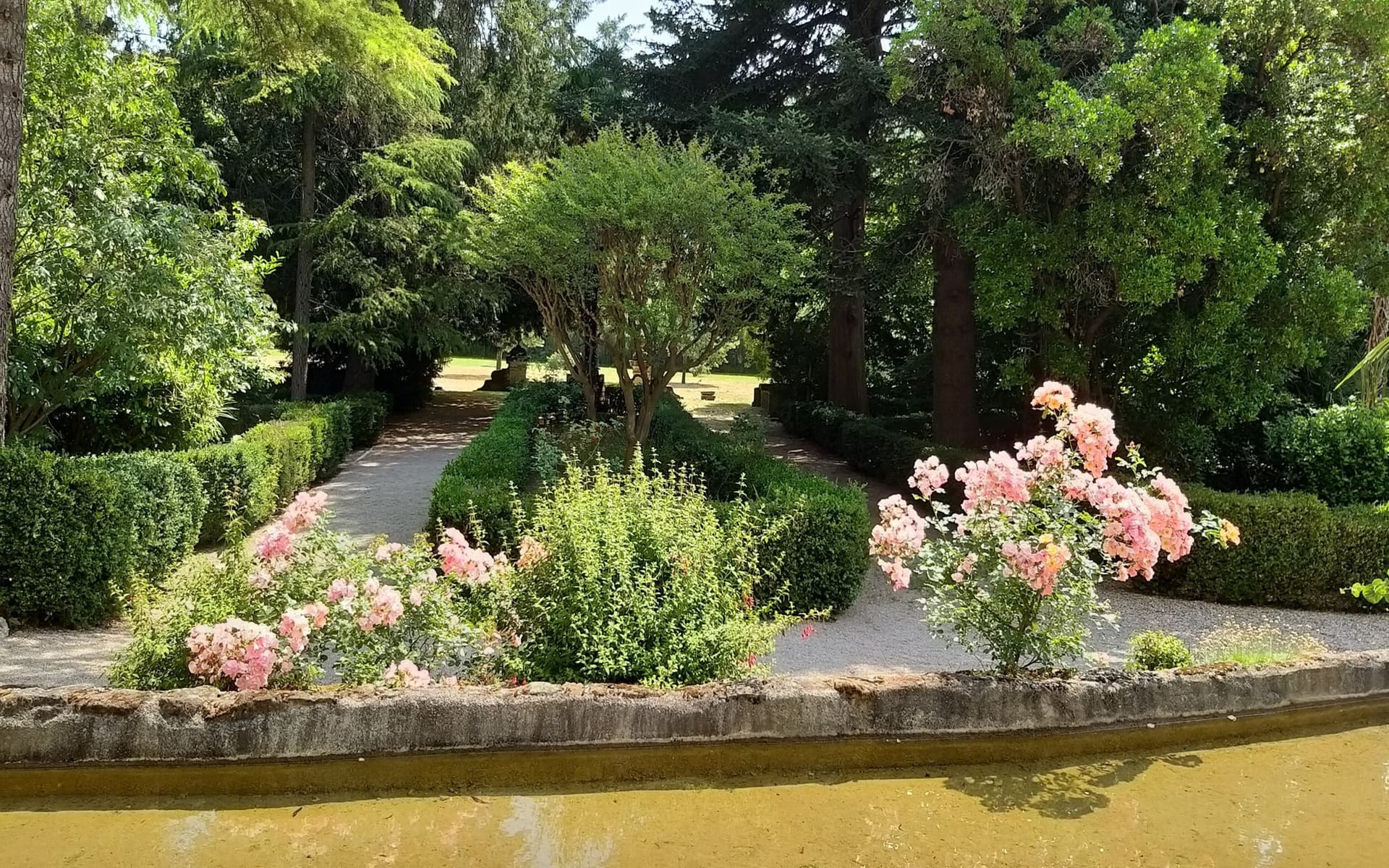Stunning 17th Century Château With Extensive Grounds And Event Potential 4