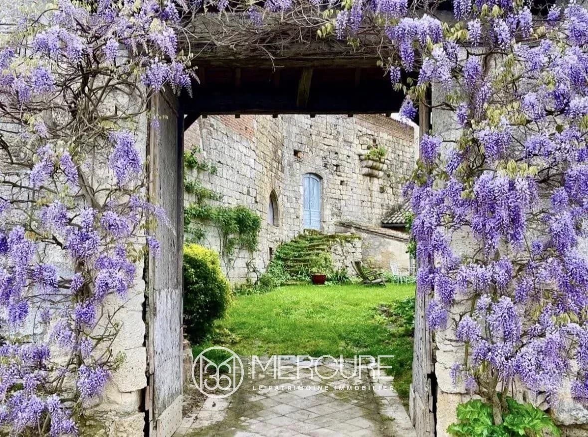 Château with Panoramic Views and Modern Amenities 2