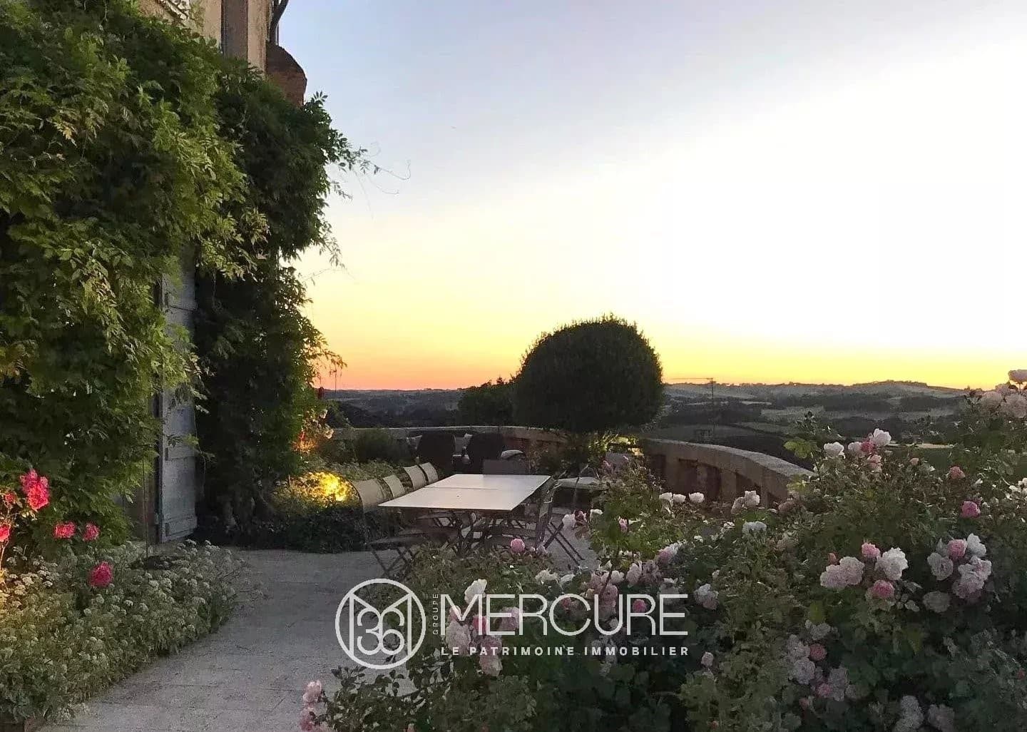 Château with Panoramic Views and Modern Amenities 4