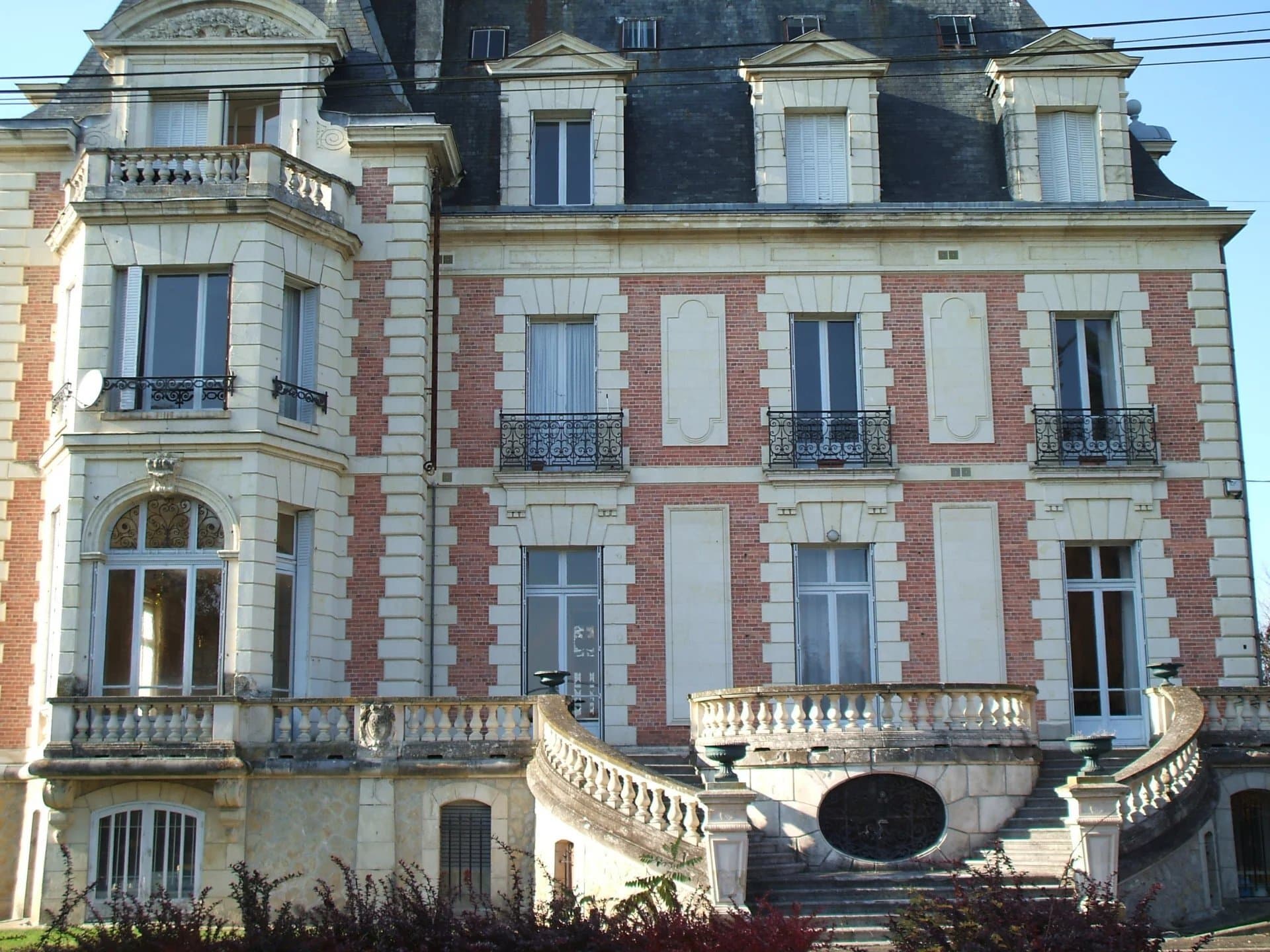 Elegant Château Napoleon III With 28 Bedrooms And Extensive Grounds — Château for sale in Pays de la Loire, France