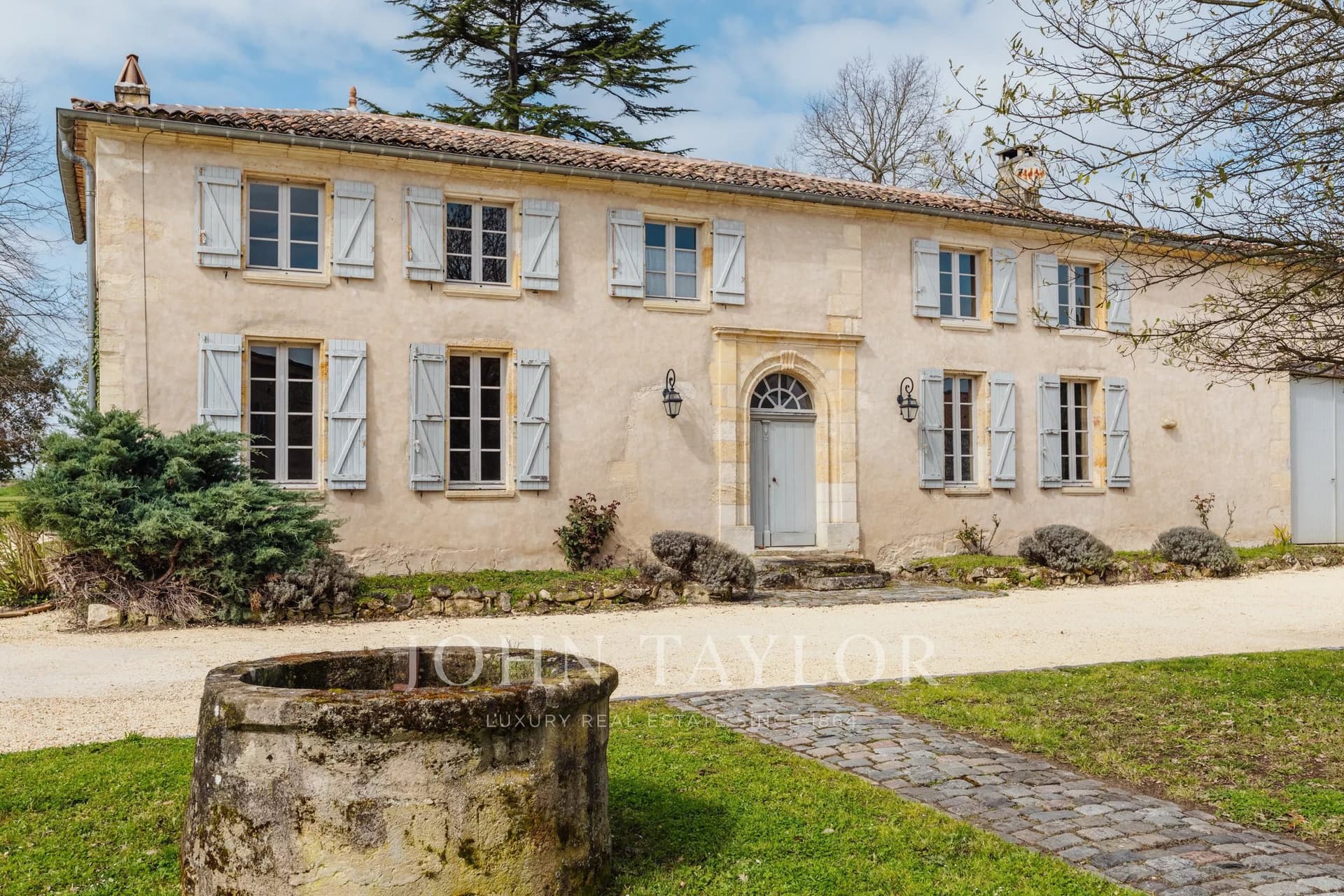 Charming Organic Wine Estate With 30 Hectares Near Saint-Émilion 4