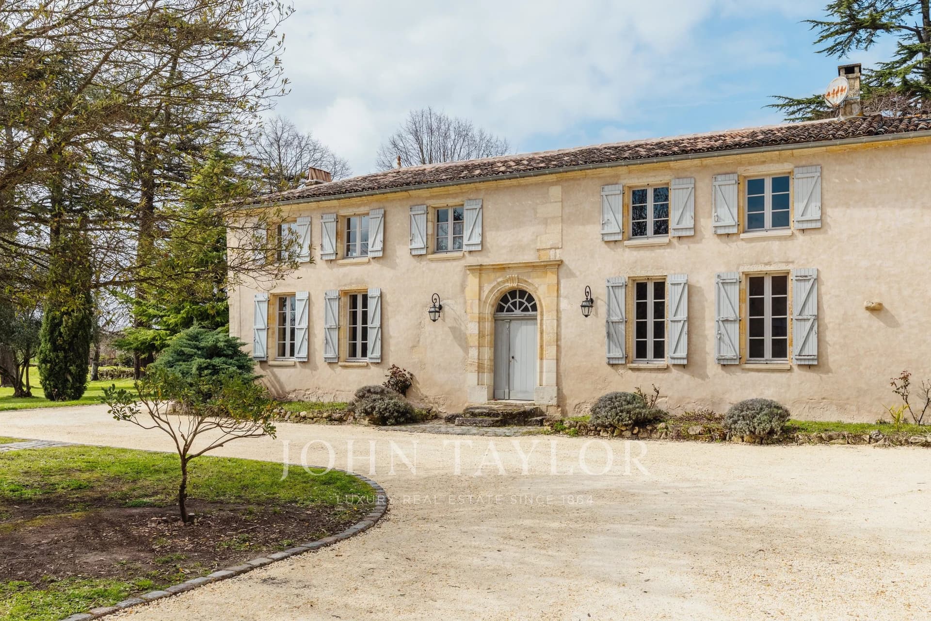 Charming Organic Wine Estate With 30 Hectares Near Saint-Émilion 5