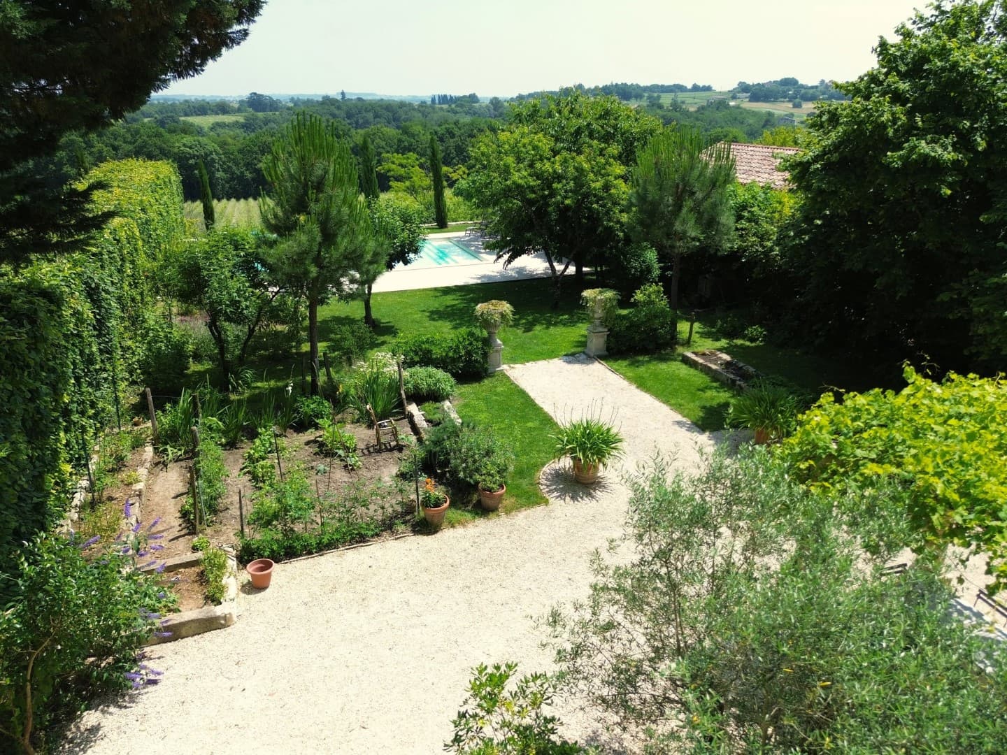 Luxurious 17th Century Château With Panoramic Views And Pool 2