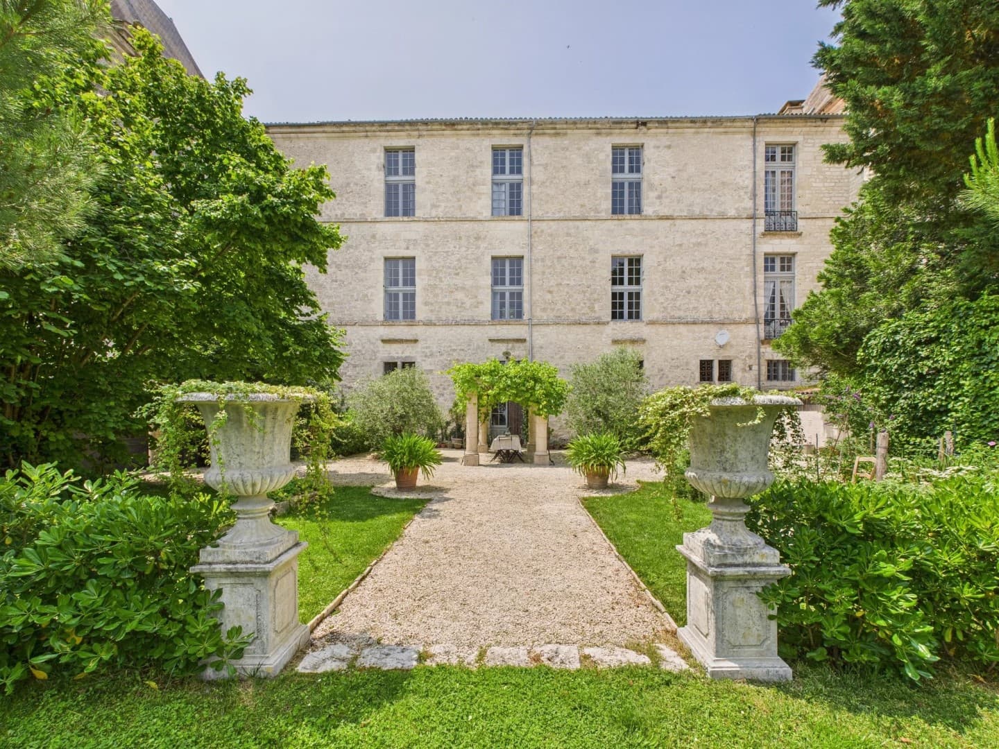 Luxurious 17th Century Château With Panoramic Views And Pool 5
